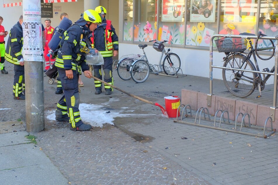Grund für den Einsatz: ein brennender E-Bike-Akku. Die Kameraden konnten diesen jedoch schnell löschen.