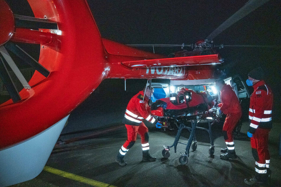 Der schwer verletzte Skoda-Fahrer musste mit einem Rettungshubschrauber in ein Krankenhaus nach Rostock geflogen werden. (Symbolfoto)