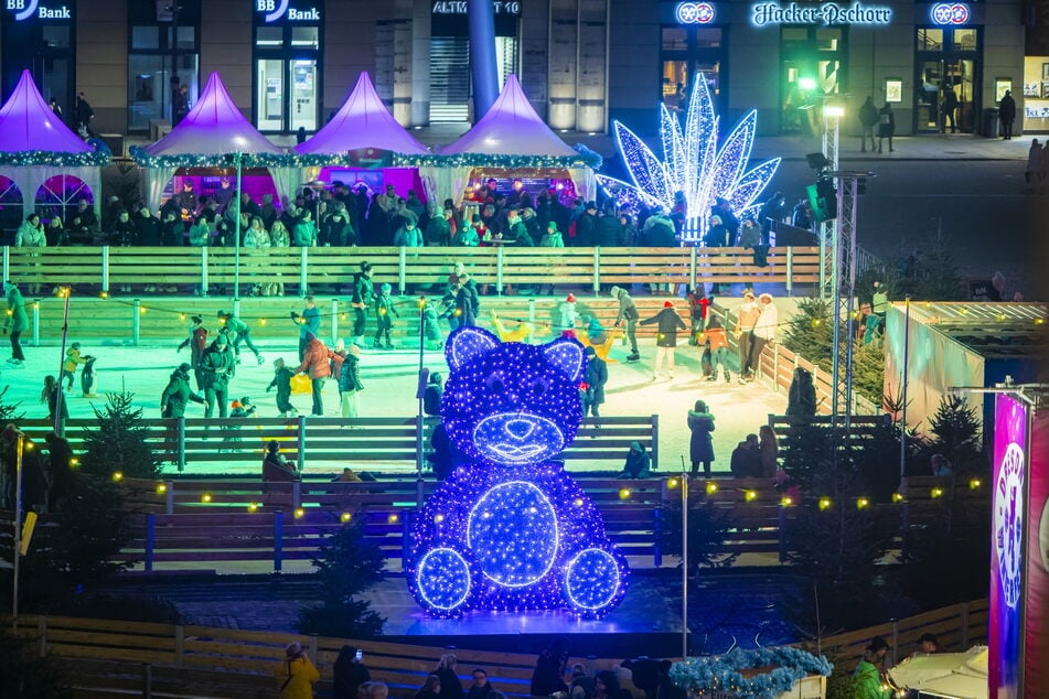 Vor allem in den Abendstunden bekommt das 2. Dresdner Winterfest einen extra Charme.