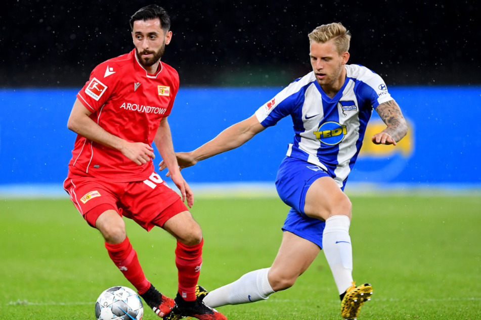 Herthas Arne Maier (22, r.) im Zweikampf mit Unions Yunus Malli.