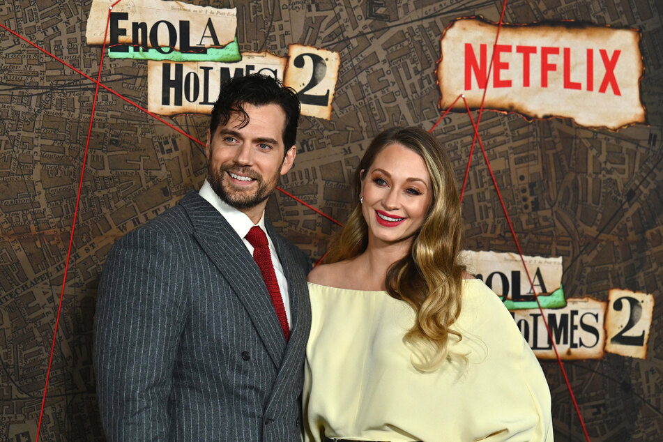 Bei der Premiere von Cavills Netflix-Film "Enola Holmes 2" im Oktober 2022 zeigte sich das Paar erstmals gemeinsam auf dem roten Teppich. (Archivbild)