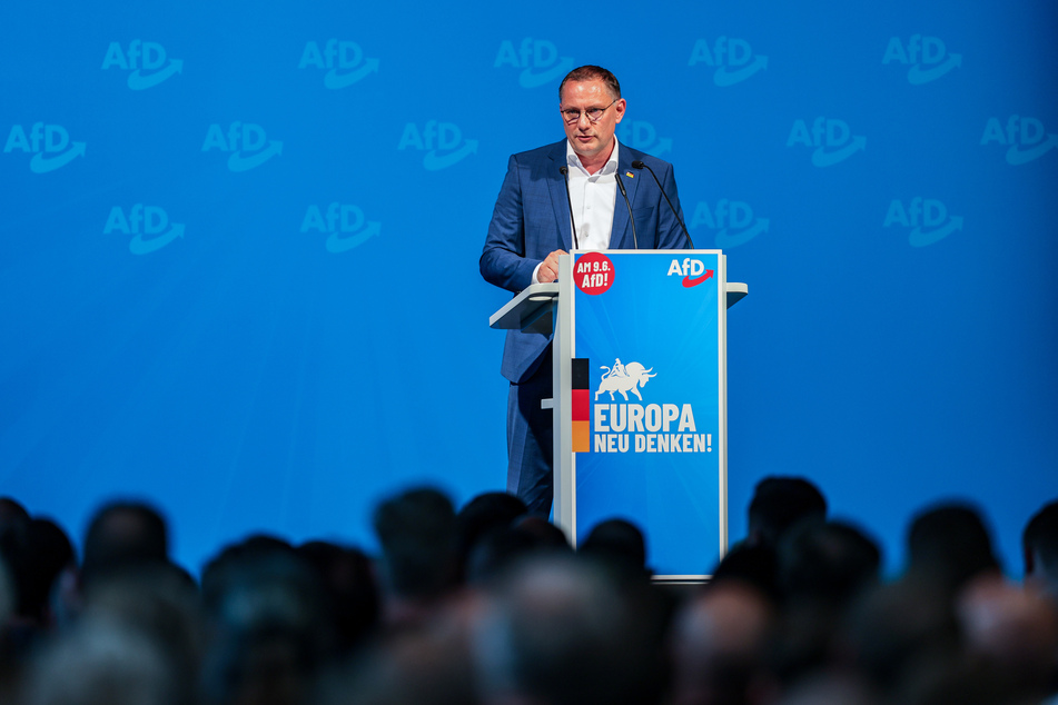 AfD-Bundeschef Tino Chrupalla (49) teilte in seiner Rede gegen die einstigen Partner im Europaparlament aus.
