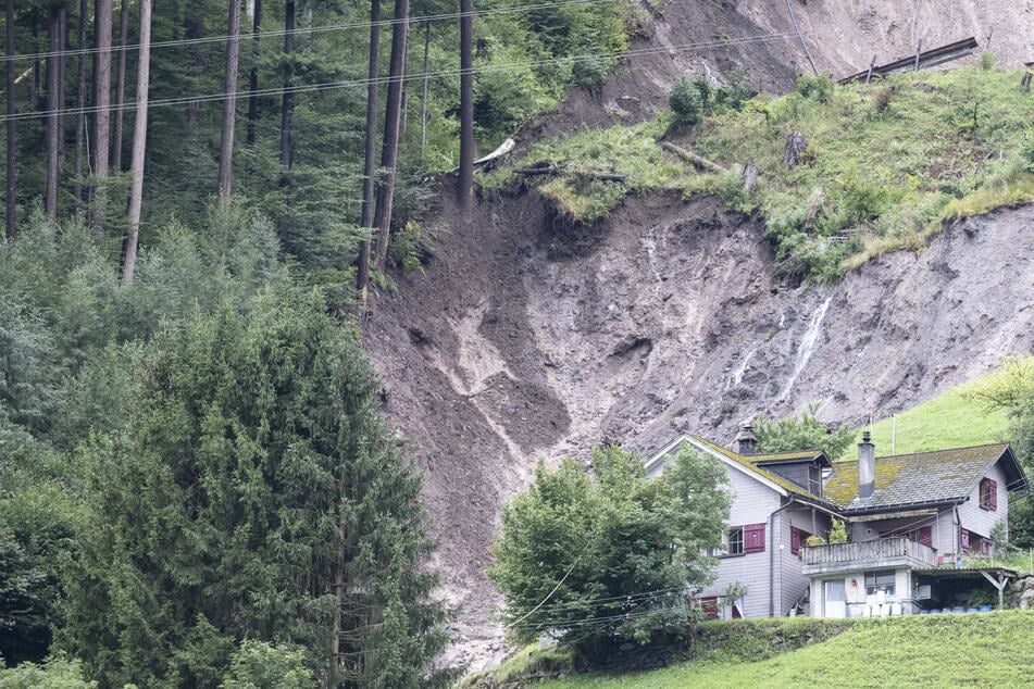 Nach Erdrutsch in der Schweiz: Experten rechnen mit weiterer Gefahr!
