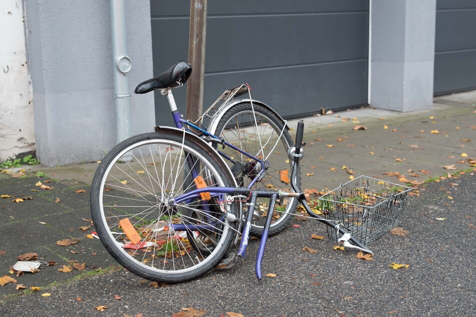 Das Fahrrad des Rentner (85) wurde bei dem Unfall erheblich beschädigt.
