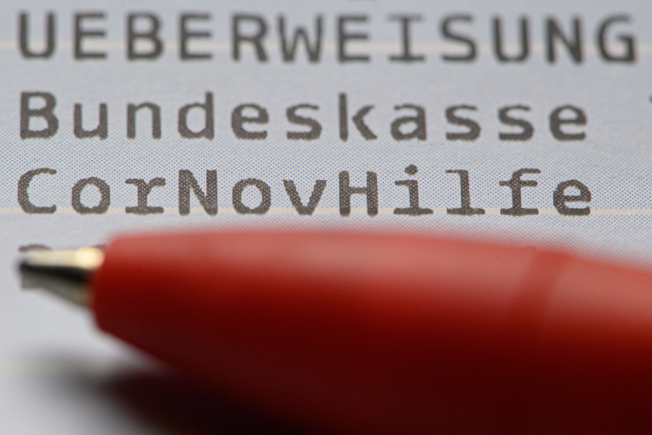 Die überwiesene Novemberhilfe als außerordentliche Wirtschaftshilfe der Bundesregierung in der Corona-Krise ist auf einem Kontoauszug eines Restaurants zu lesen.