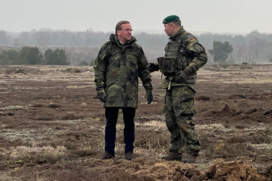 Verteidigungsminister Boris Pistorius (62, SPD) besuchte einen Truppenübungsplatz in Sachsen-Anhalt.