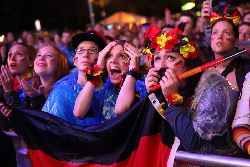 Fan Zone auf dem Augustusplatz: alle Spiele auf zwei Großbildschirmen und dazu jede Menge guter Unterhaltung.