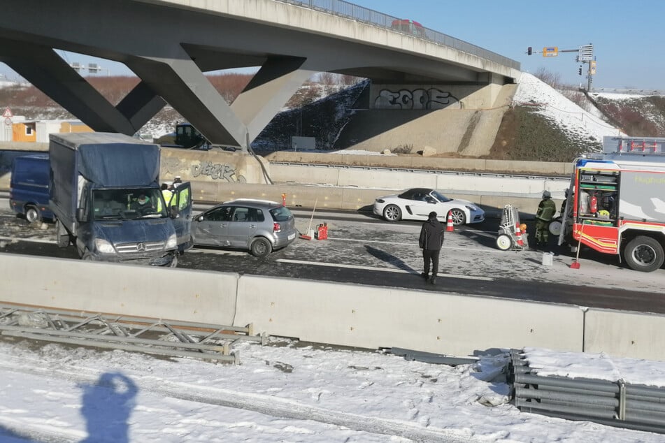 Mehrere Wagen krachten auf der A8 beim Stuttgarter Flughafen zusammen.