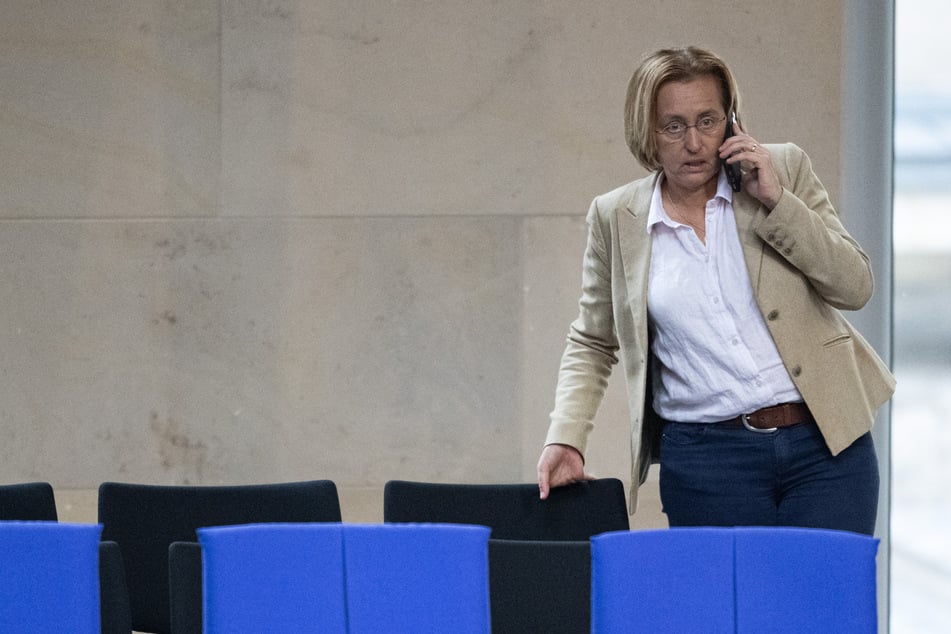 Beatrix von Storch (54, AfD) befürchtet Stimmenverluste für ihre Partei, sollte die Union ihre Migrationspolitik weiter verschärfen.