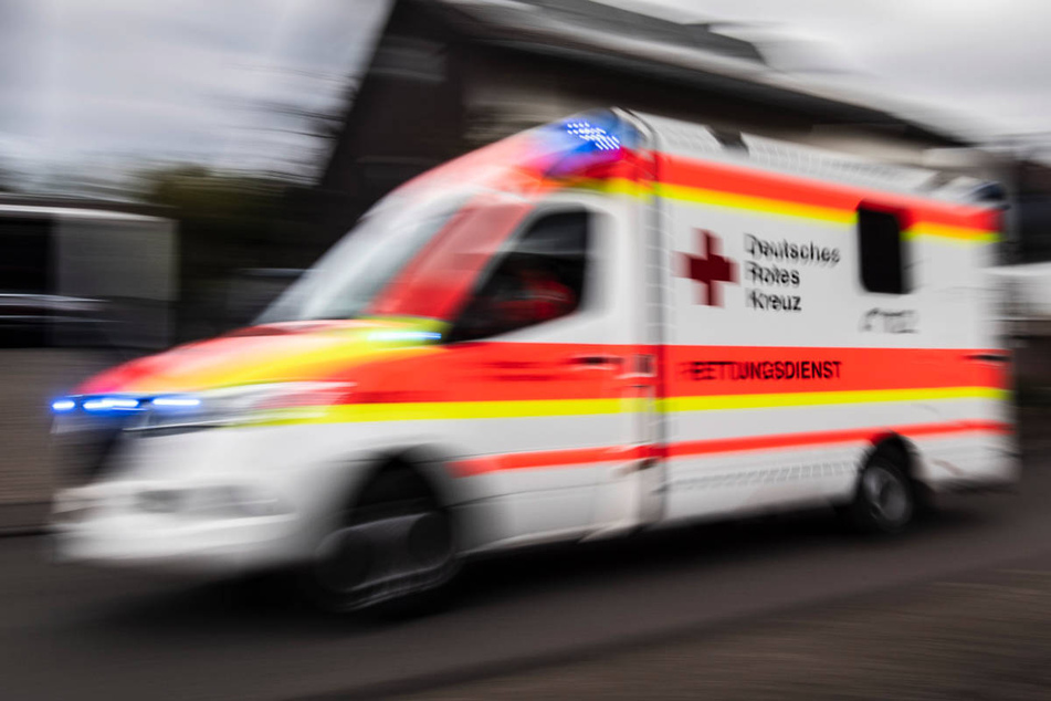 91-Jähriger gerät in Gegenverkehr: Drei Verletzte bei Unfall auf Bundesstraße