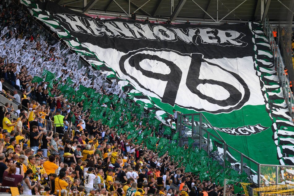 Beim Spiel gegen Hannover 96 wurden im Rudolf-Harbig-Stadion einige Toiletten im Gästebereich beschädigt.