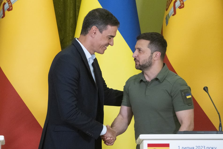 Spaniens Regierungschef Pedro Sánchez (51) wolle mit dem Besuch auch ein Zeichen für die EU-Ratspräsidentschaft Spaniens setzen, sagte der gebürtige Madrilene.