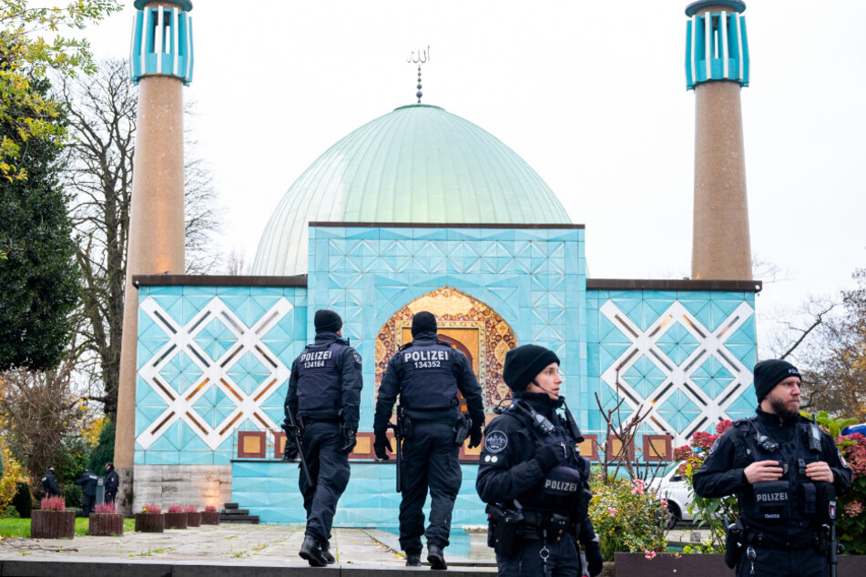 Insbesondere das "Islamische Zentrum Hamburg" stand im Fokus der Beamten. Der Hintergrund sind vereinsrechtliche Ermittlungen.