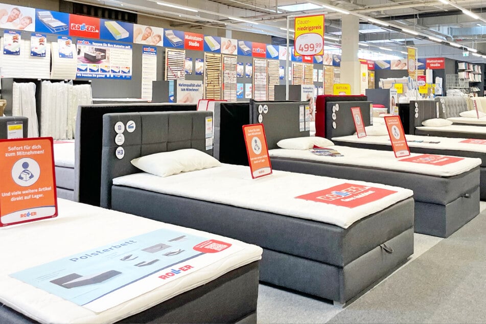 Bei ROLLER warten im Abverkauf satte 70 Prozent Rabatt auf fast alle Möbel