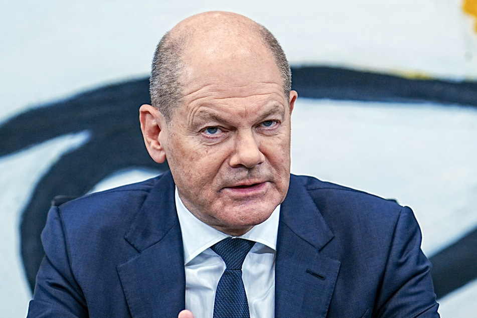 Bundeskanzler Olaf Scholz (64, SPD) verspricht ein schnell kommendes 49-Euro-Ticket.