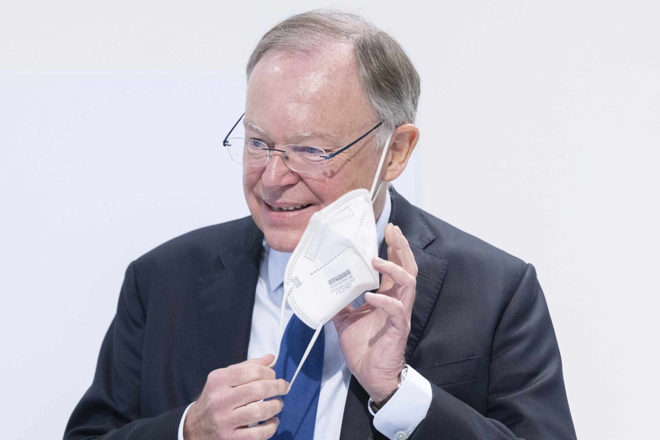 Niedersachsens Ministerpräsident Stephan Weil (62, SPD) fordert eine allgemeine Impfpflicht.