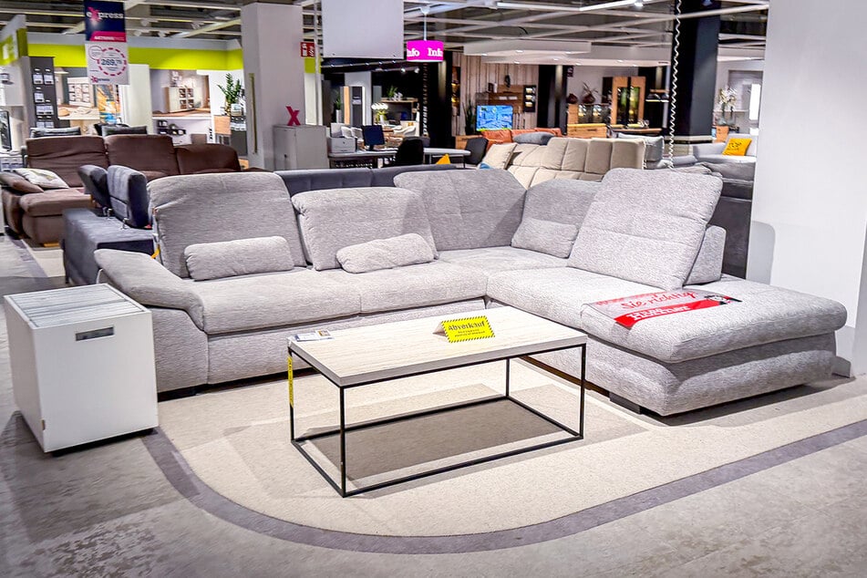 Wer jetzt noch Möbel braucht, sollte schnell zu Höffner. Der Grund ist...