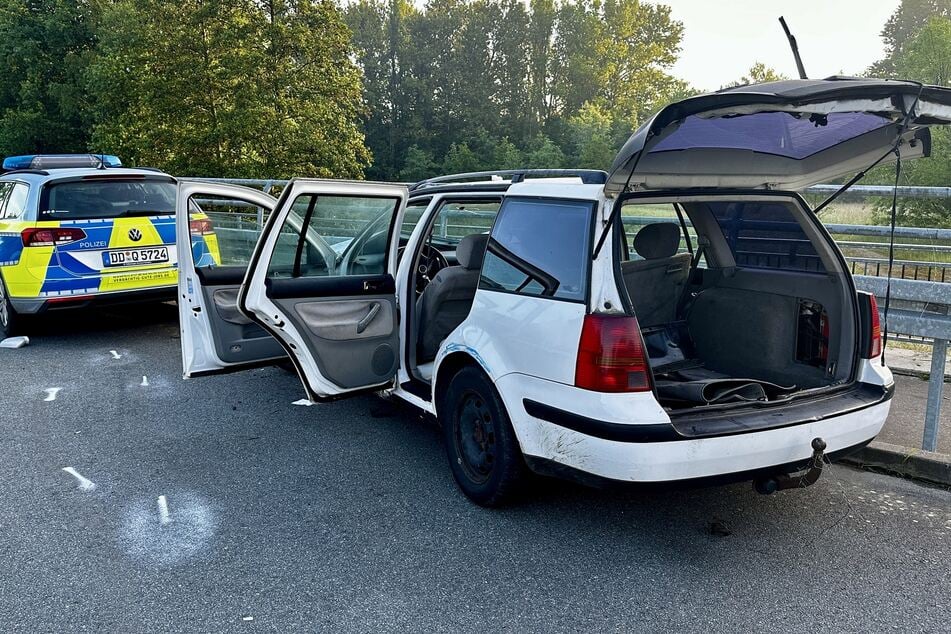 Rauswurf bei voller Fahrt: Aus diesem Kofferraum warfen die Motorrad-Diebe das geklaute Bike auf der Flucht vor der Polizei.