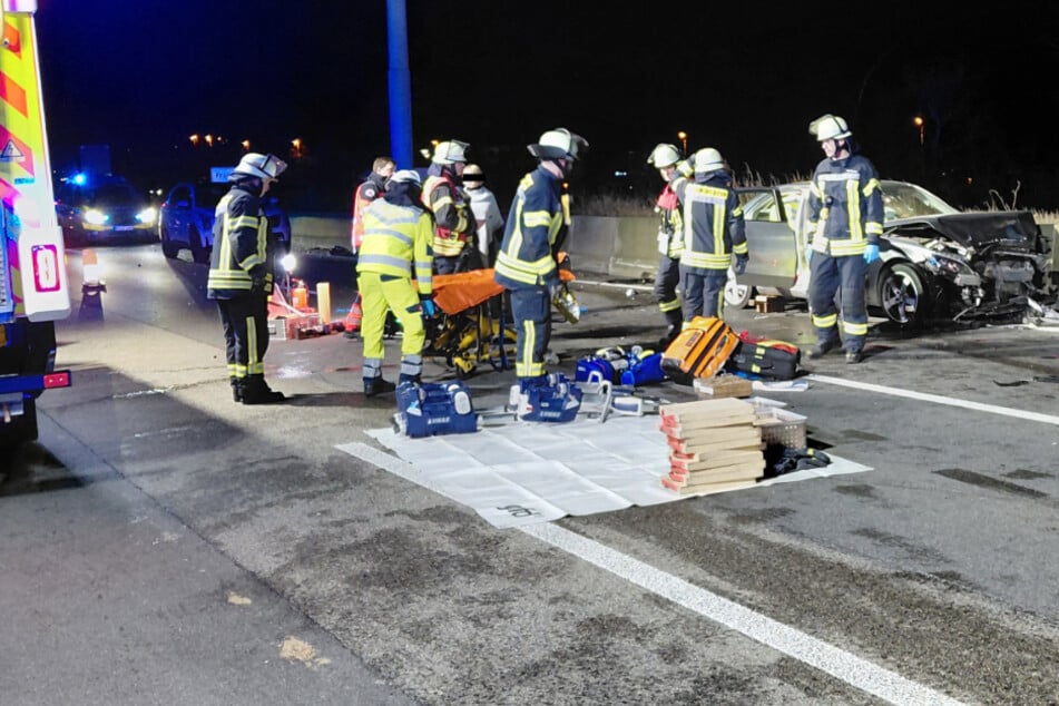 Fünf Menschen nach Unfall am Stauende verletzt: A565 muss gesperrt werden