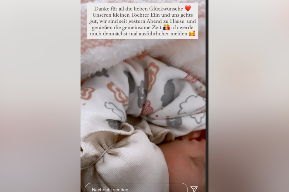 Die kleine Elin ist mit ihren Eltern schon wieder zu Hause.