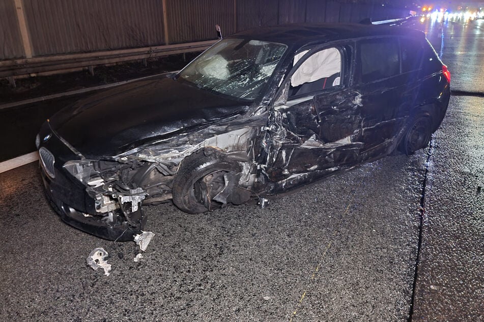 Eines der auf der A5 verunfallten Autos war dieser schwarze BMW, der einen Totalschaden erlitt.