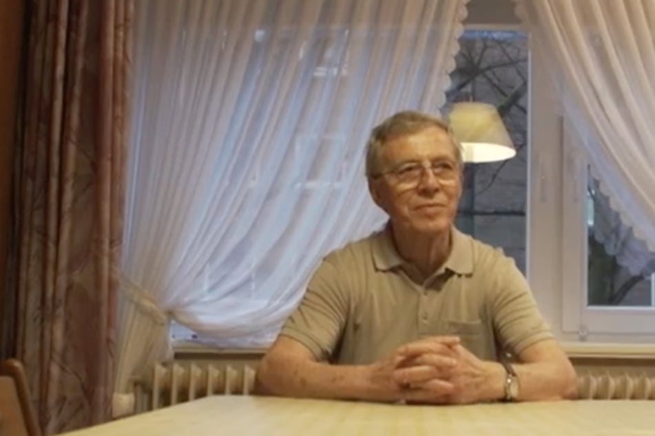 Senior Alex wegen der Corona-Pandemie zu seiner Frau ins Seniorenheim. Sonst dürfte er sie nicht sehen.