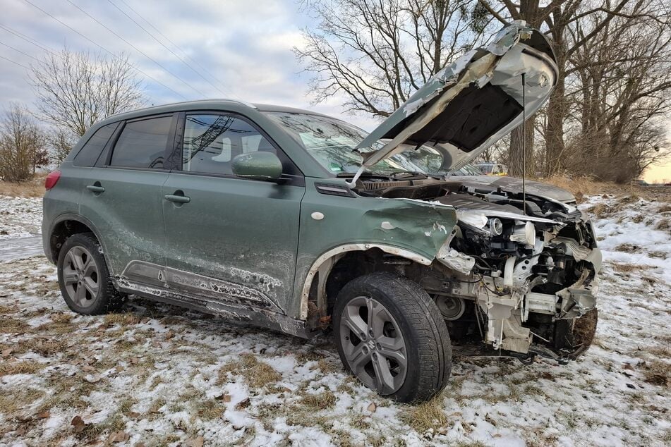 Das Fahrzeug rollte auf die Gleise und kam dort zum Stillstand.