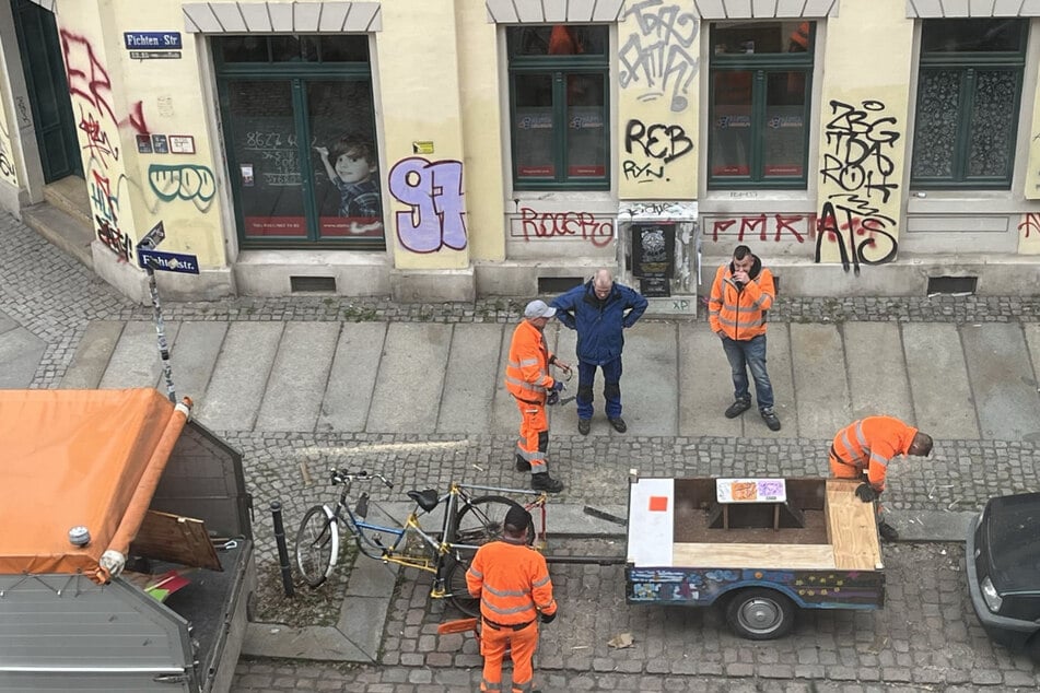 Das Gespann wurde durch Angestellte der Stadt von der Fichtestraße im Hechtviertel entfernt.