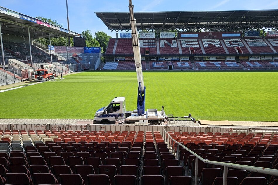 Im LEAG Energie Stadion werden dieser Tage allerhand Vorbereitungen für die 2. Liga vorgenommen.
