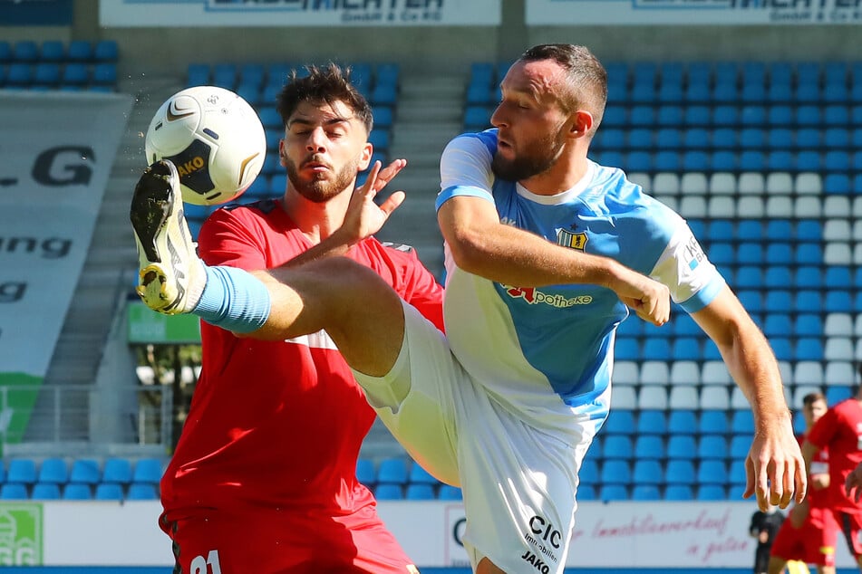 Jeder wollte den Sieg, am Ende blieb es beim 0:0: Cenker Yoldas (l.) und CFC-Spieler Artur Mergel im Zweikampf.