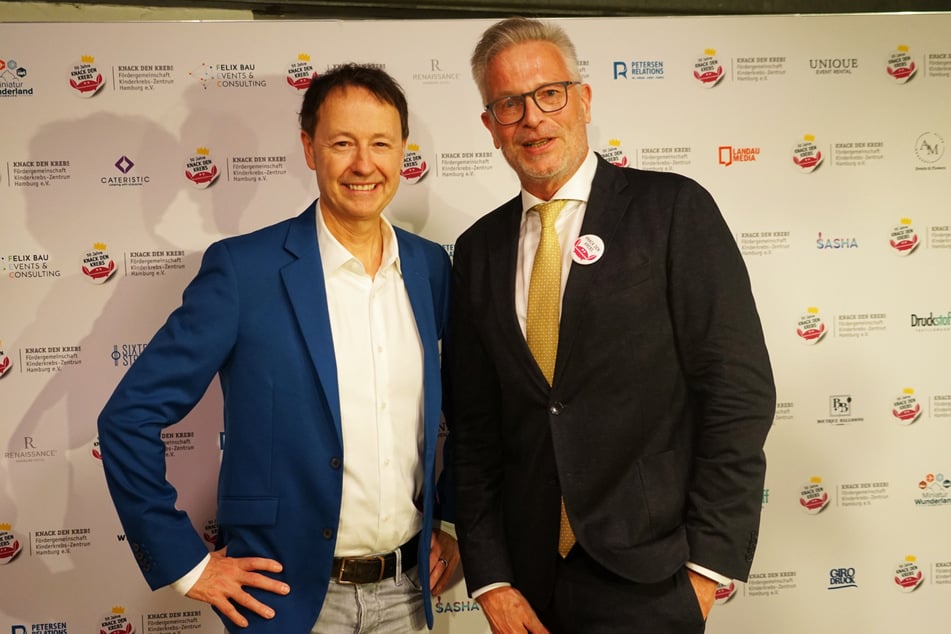 Frederik Braun (l.) zusammen mit Dr. Holger Iversen am Mittwoch.