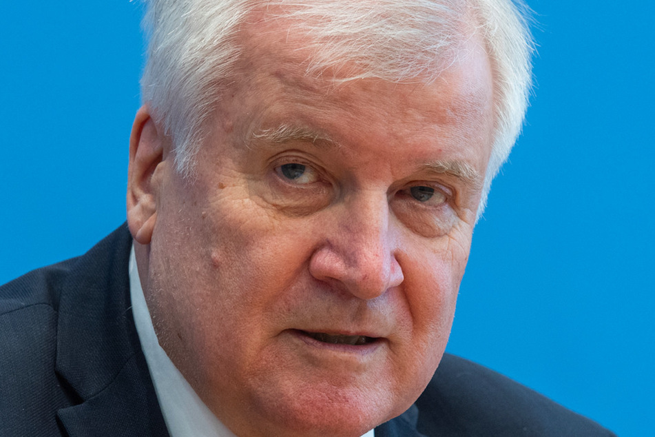Horst Seehofer (72, CSU) sieht "Selbstbeschäftigung" als Grund für die Niederlage der Union bei der Wahl.