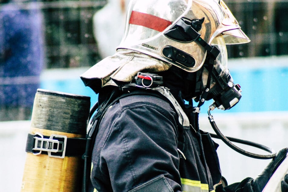 Gas-Alarm an einer Schule in Frankfurt: Mehr als 70 Feuerwehrleute rückten am Dienstag aus. (Symbolbild)