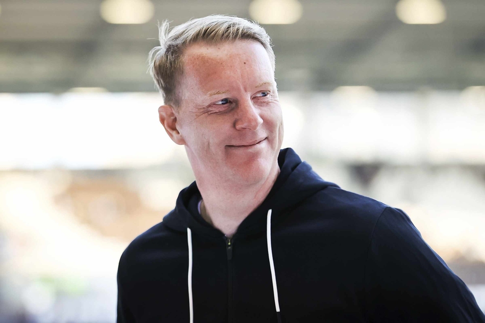 Auf Trainer Timo Schultz (44) und den FC St. Pauli wartet eine schwere Saison.