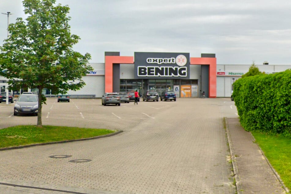Expert Stade: expert BENING, Hansestraße 37.