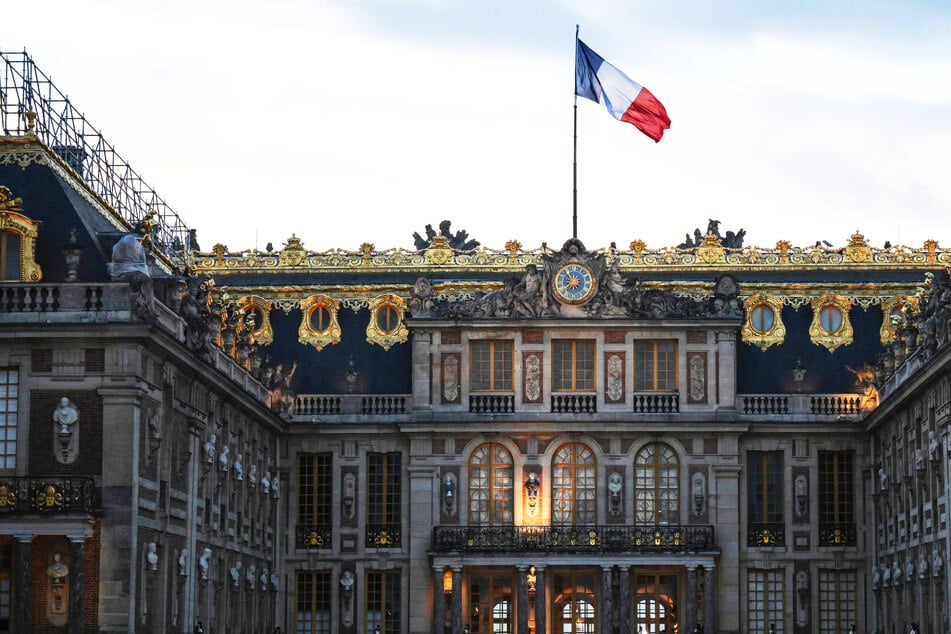 Erneut Bombendrohung gegen Versailles-Palast: Touristen evakuiert!