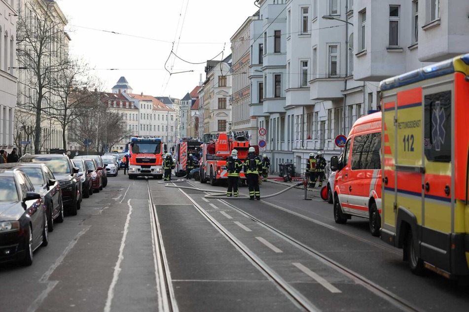 Mehrere Löschfahrzeuge der Feuerwehr waren im Einsatz.