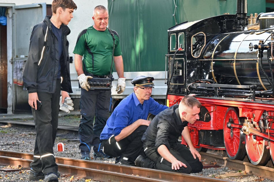 Leipzig: Parkeisenbahn dampft in Jubiläumssaison, doch 100 Jahre alte Dampflok muss zur Kesselkur