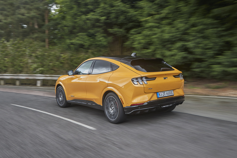 Starke Werte für das Elektroauto: 487 PS und 860 Newtonmeter gibt's sonst nur in starken Sportwagen.