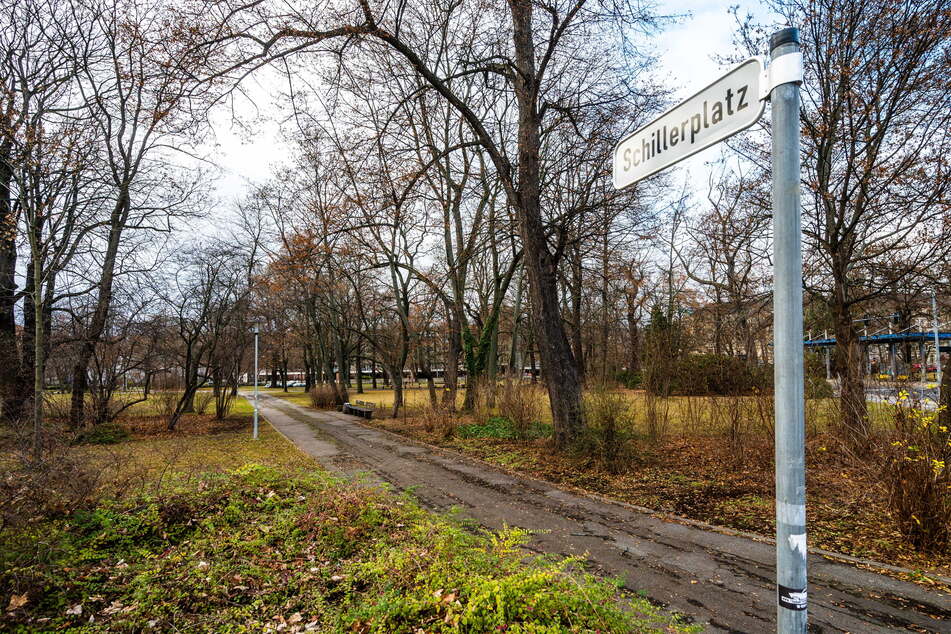 Tatort Schillerplatz: Hier wurde am frühen Sonntagmorgen ein Mann (21) brutal ausgeraubt (Archivbild).