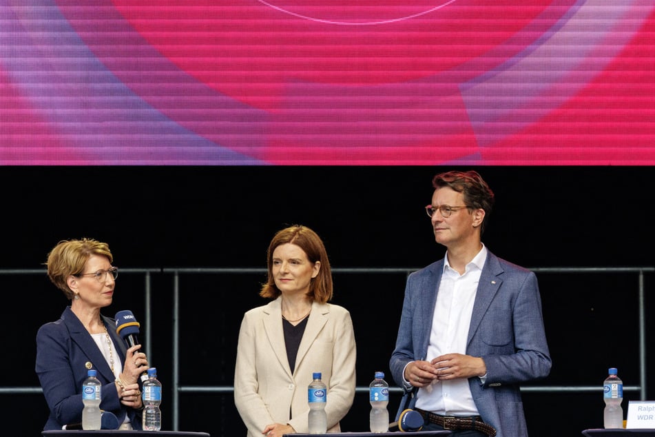 Im "WDR"-Stadtgespräch zeigte sich NRW-Ministerpräsident Hendrik Wüst (51, CDU, r.) selbstkritisch.