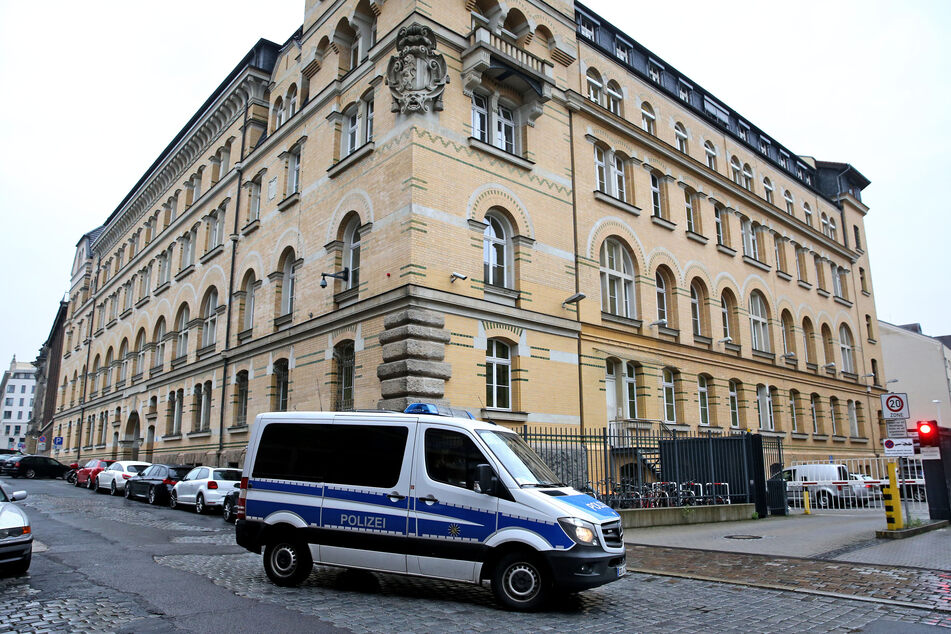 Auch die Polizeidirektion Leipzig wurde von Google-Usern kurios bewertet. (Archivbild)