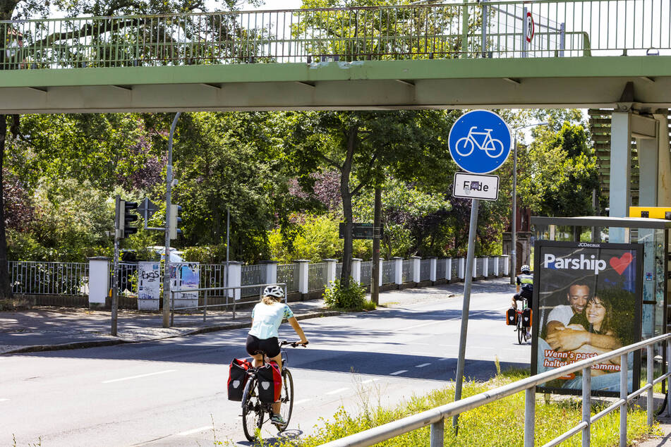 Auf der Königsbrücker Straße endet der stadteinwärts führende Radstreifen vorzeitig auf Höhe Hermann-Mende-Straße. Dies soll sich nun ändern.