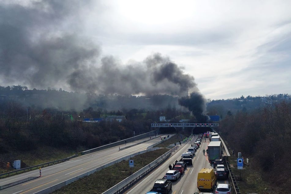 Zu Beginn des Jahres kam es im Engelbergtunnel zu einem Brand. Seither laufen die Sarnierungsarbeiten auf Hochtouren.