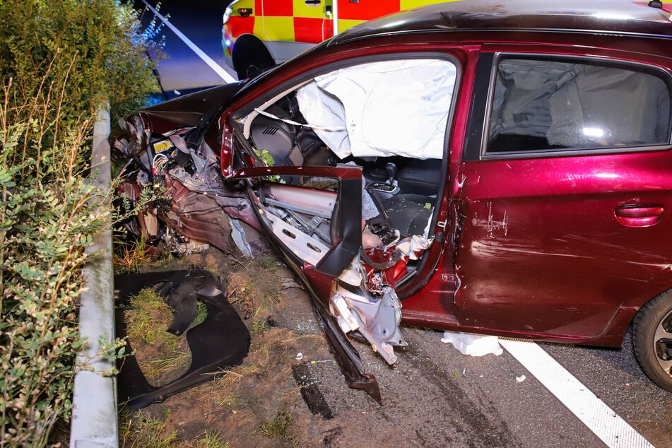 Unfall A23: Tödlicher Unfall auf der A23: Autofahrer kracht in die Leitplanke