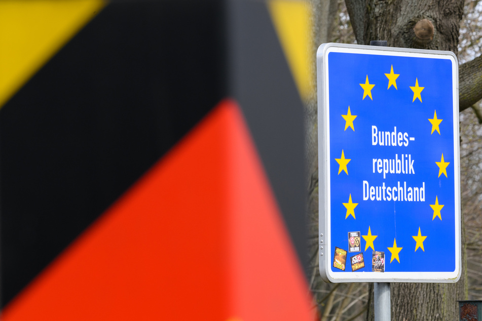 Sachsen und Brandenburg plädieren angesichts des großen Flüchtlingszustroms für stationäre Kontrollen an der Grenze zu Polen und Tschechien. (Symbolfoto)