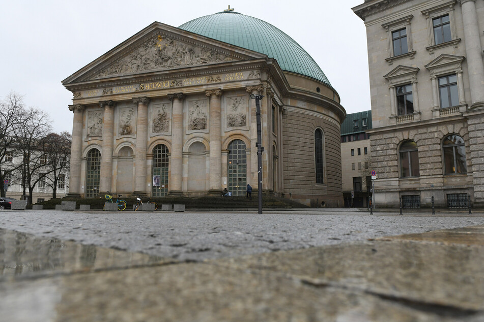 Berlin: Schwere Vorwürfe gegen Erzbistum Berlin: Grundschüler systematisch missbraucht?