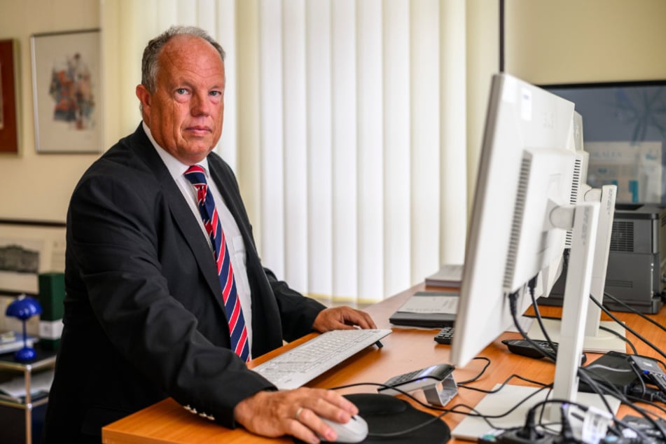 Landgerichtspräsident Dr. Dominik Schulz (57) zufolge, arbeitet seine Behörde "unter Volldampf".