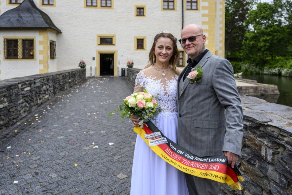 Silvia Lehmann, die bis Donnerstag noch Katnig hieß, wurde 2010 zur Misses Thüringen gekürt. In ihrer Freizeit nimmt sie gern an regionalen Schönheitswettbewerben teil.