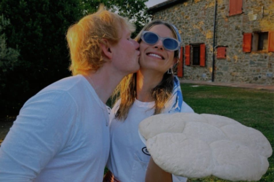 Seine Ehefrau Cherry Seaborn (33), mit der er seit 2019 liiert ist, unterstützt Ed Sheeran (34), wo sie nur kann.